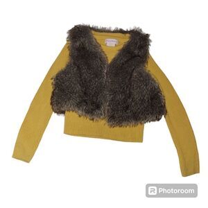 2 pieces Tommy Bahama shirt and faux fur vest. ^